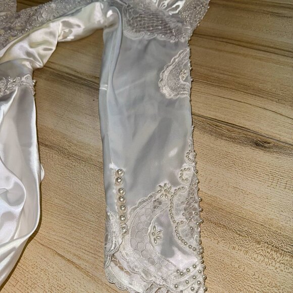Jean Phoenix Bridal Vintage Wedding Dress with Train - Picture 15 of 15